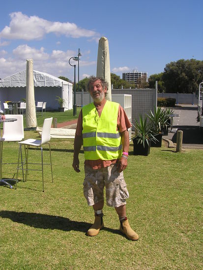 A real Aussi-Gye. He teached us: "Wait a while"! ... also bloss keinen Stress!
Diese Einstellung bringen wir natuerlich nicht mit nach Deutschland!