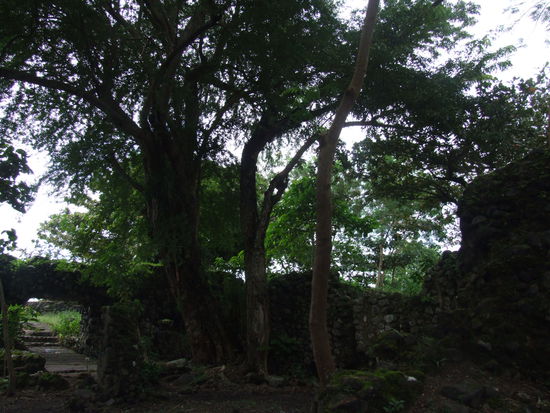 Der Unglücksort die Kirche von Cagsawa - Überbleibsel vom Ausbruch in 1814
