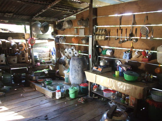 die Küche unserer Gastgeberin - eine Buginesin