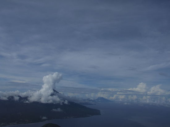 aus der Luft - letzten Fotos über die nördlichen Molukken