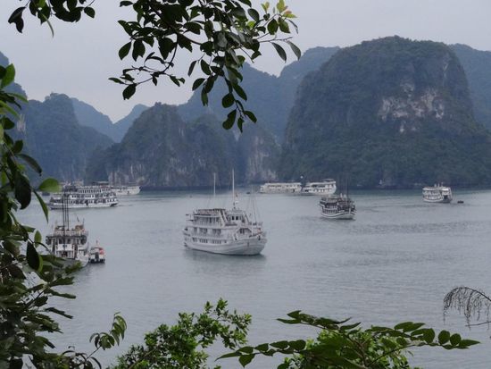ganz passable Fotos bei dem schlechten Wetter in der Halong Bucht