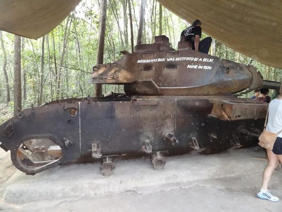 ein von den Viet Congs gesprengter Panzer