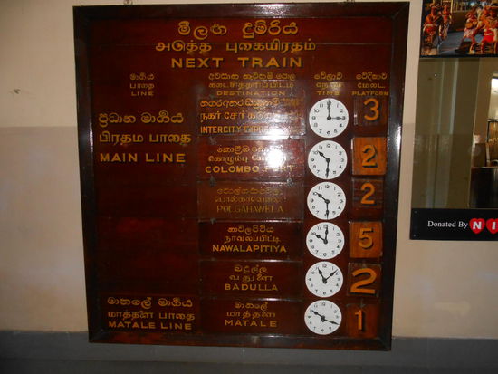 Anzeigetafel des Hauptbahnhofes in Kandy