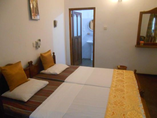 Strandlage in Hikkaduwa - tolles Zimmer für 2000 Rupien