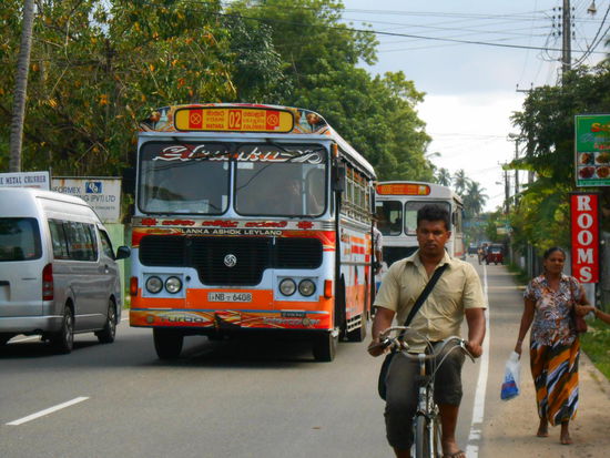 so sieht ein heran donnernder Bus aus.