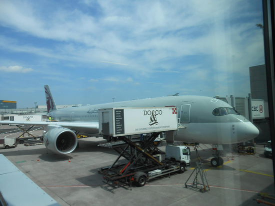 da ist sie ein neuer A350 von Qatar Airways