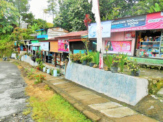 Dorfstrasse in Tuk Tuk