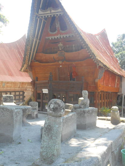 Die Stone Chairs in Siallagan -