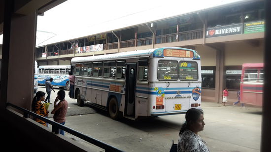 einmal umsteigen in Matara / Busfahren auf Sri Lanka ist ganz einfach