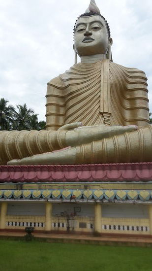 höchster Buddha Sri Lankas 50 Meter hoch