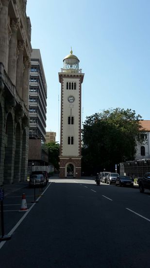 Clock Tower im Stadtteil World Trade Centre (es gibt mehrere in Colombo) Dieser Uhrenturm ist jedoch etwas besonderes, da dieser Uhrenturm eine gleichzetige Funktion als Leuchtturm hatte