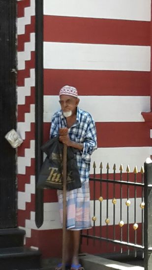 Freitag Mittag Gebet vor einer der größten Moscheen in Colombo