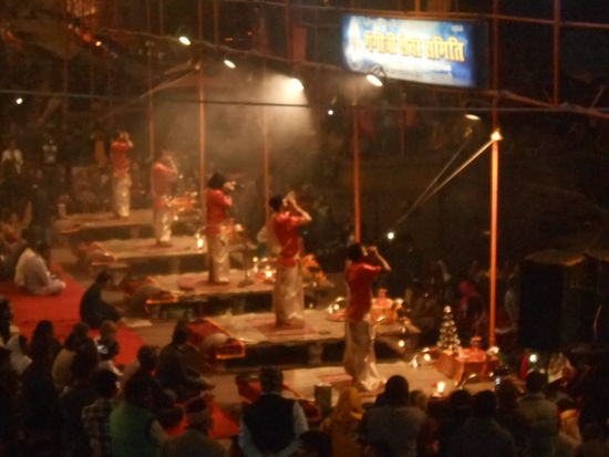 abendliche Puja am Ganges