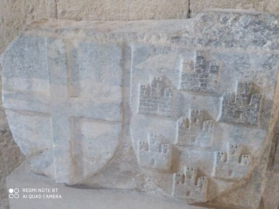 Die Ritter haben sich überall in Stein gemeißelt