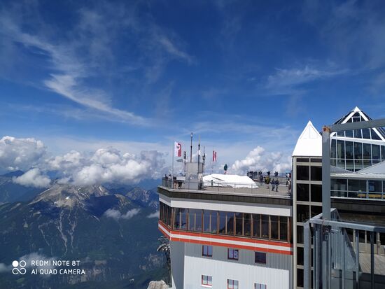 Country Hopping auf Deutschlands höchsten Berg, immer wieder verlaufe ich mich aus Versehen nach Österreich, so auch hier. Auf Tiroler Seite war nicht ganz soviel los. Berge hat man genug in Österreich. Dort ist es also eher ruhiger als auf Deutscher Seite.