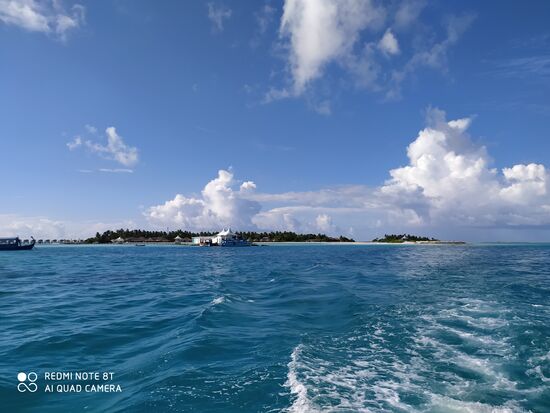 Da ist sie eine kleine Insel, fast winzig und wieder zum Verlieben schön