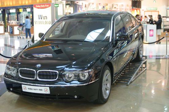 Ein komplett ausgestatteter 7er BMW