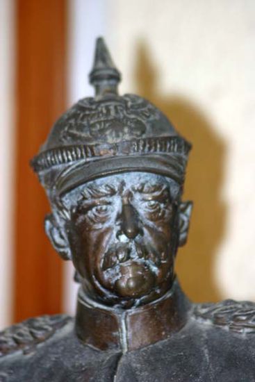 Der Reichskanzler
Otto Fürst von Bismarck
schaute herab ..........