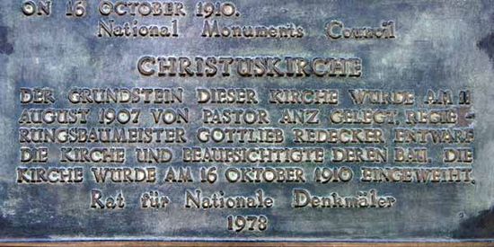 Am 11. August 1907 wurde der Grundstein zu der nach den Plänen von Regierungsbaumeister Gottlieb Redecker entworfenen Kirche gelegt. Die Einweihung erfolgte 3 Jahre später, am 16. Oktober 1910.