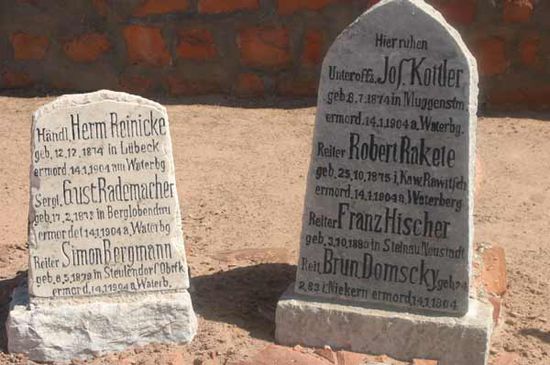 Junge Männer, Jahrgang um 1873 - 1882, gefallen 1904, erinnerten an die deutsche Kolonialzeit in "Deutsch Süd-West-Afrika".