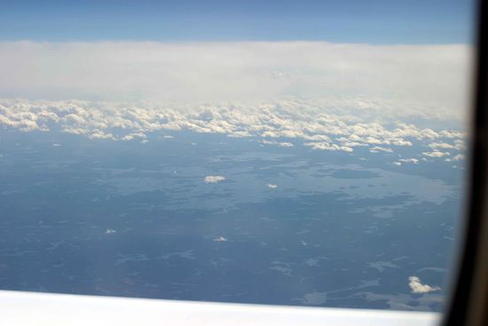 Wir befanden uns über Kanada, Fluggeschwindigkeit 890 km/h, Flughöhe 11.000 m
Außentemperaturen - 49 ° C