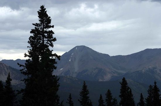 Aus der leichten Bewölkung von Denver war mittlerweile eine geschlossene Wolkendecke geworden. Aber immerhin, wir hatten noch 18 ° C.