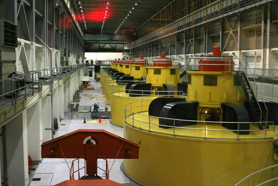 Turbinen tief unten in der Staumauer des Glen Canyon Dammes.