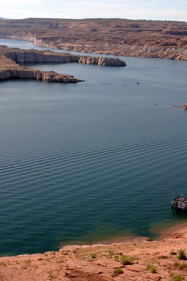 Still ruht der See, in diesem Falle hier der zum Lake Powell aufgestaute Colorado River.