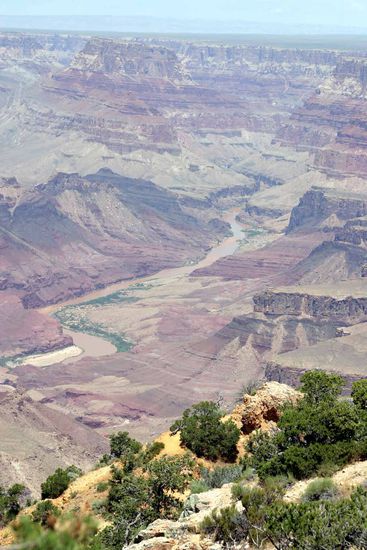 Früher hieß der Colorado River in seinem mittleren Teil einmal
"Grand River".
Daher der Name "Grand Canyon".