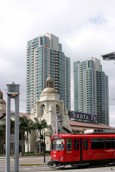 Die paar Schritte zur "Santa Fe Station" von wo aus uns der "San Diego Trolley" an die Grenze nach Mexiko, zur Großstadt Tijuana bringen sollte, waren rasch zurück gelegt.