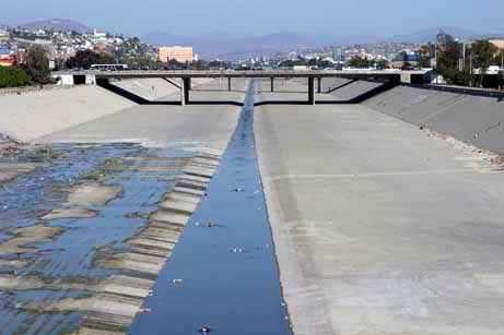 Der Fluss ist nicht breit und nicht tief