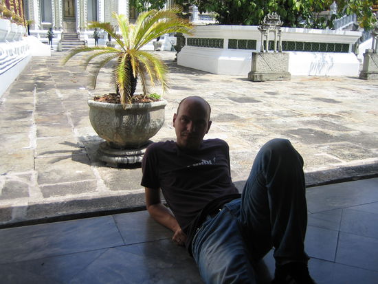 Der liegende Chang. Man, der muss auch immer alles nachmachen!!