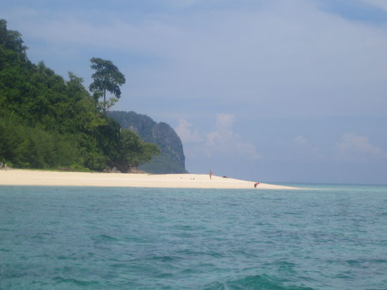 Bamboo Island. Traumhaft! Und super zum Schnorcheln fuer Anfaenger wie uns.
