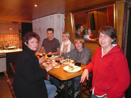 Meine Schwägerinnen Gitti und Margret zusammen mit Lisa + Lucas x 2.