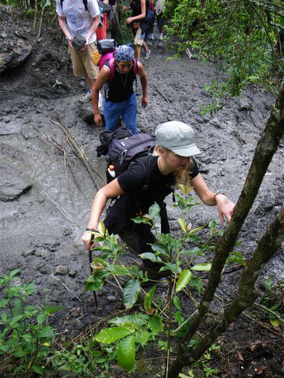 Erste Schlammlawine, die ueberquert werden musste