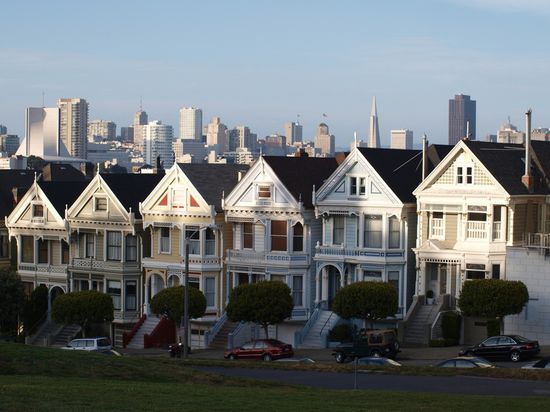 Painted Ladies...Die Haueser wurden im 19. Jahrhundert erbaut und dienten frueher als Spielhoellen und Bordelle.