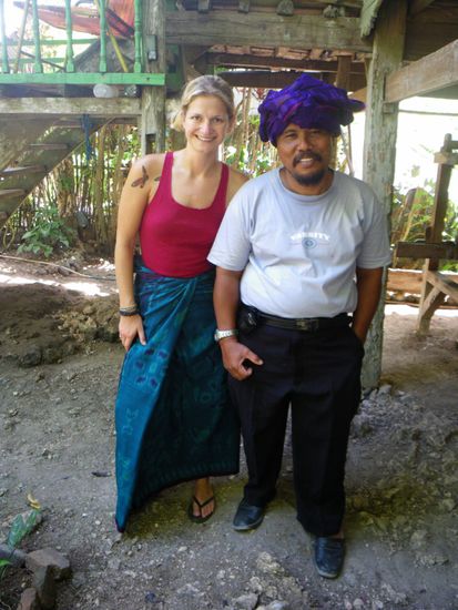 Katja ist fuendig geworden. Rechts unser Guide Mustari.