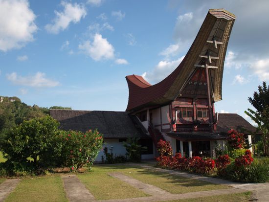 Unser Hotel gebaut wie ein klassisches Torajahaus.
