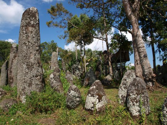 Gedenksteine fuer verstorbene Dorfbewohner