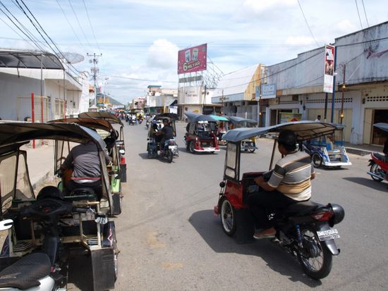 Ausser den Tuk Tuks gab es noch Kutschen und sogar ein paar Autos.
