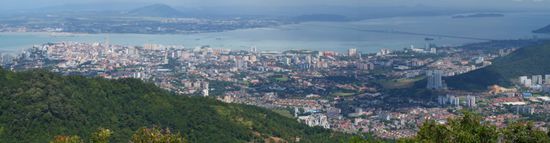 Ueberblick ueber Penang und das Festland vom Penang Hill aus.