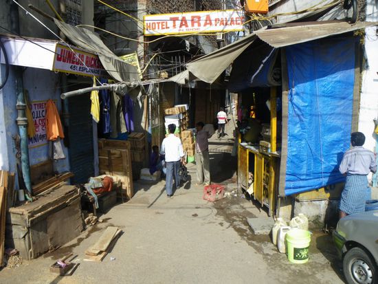 Gasse zu unserem Hotel "Tara Palace".