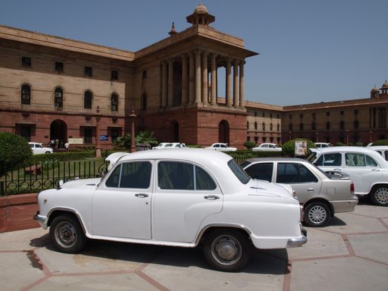 Diese weissen Autos dienen dem Transport indischer Minister.