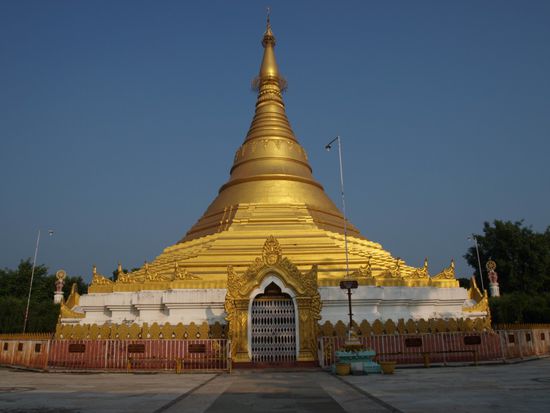 Goldene burmesische Stupa