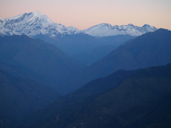 Das Annapurna Himal ist ein bis zu 8.091 Meter hohes Gebirgsmassiv. Es ist Teil des Himalayas und beinhaltet mit den Bergen Annapurna I und Annapurna II (7.937 m) zwei der hoechsten 16 Berge der Erde.