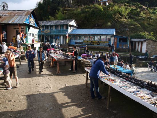 Souvenirhaendler gab es unterwegs auch haeufiger.