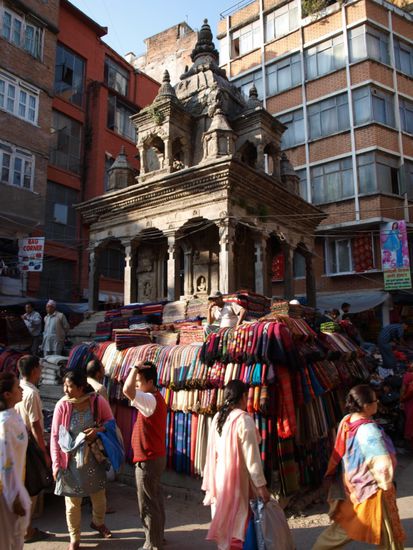 Verkaufsstand auf einem historischen Tempel