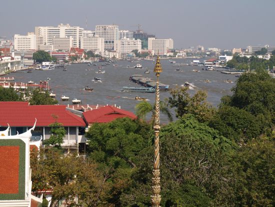 Nicht nur auf den Strassen ist viel Verkehr. Auch auf dem Fluss kann richtig was los sein.