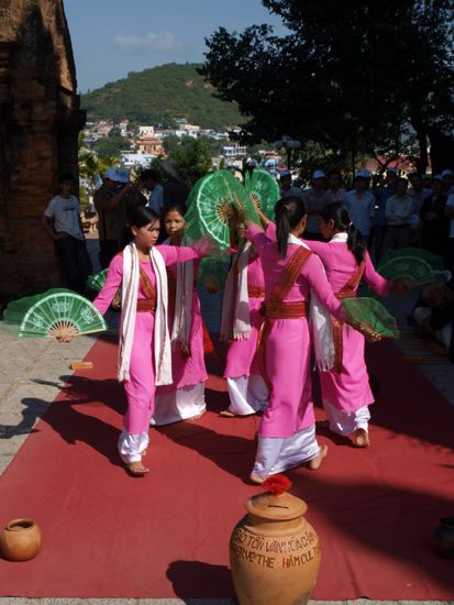 Vorfuehrung traditioneller Taenze.