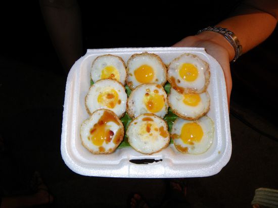 Wachtelspiegeleier mit Sojasosse